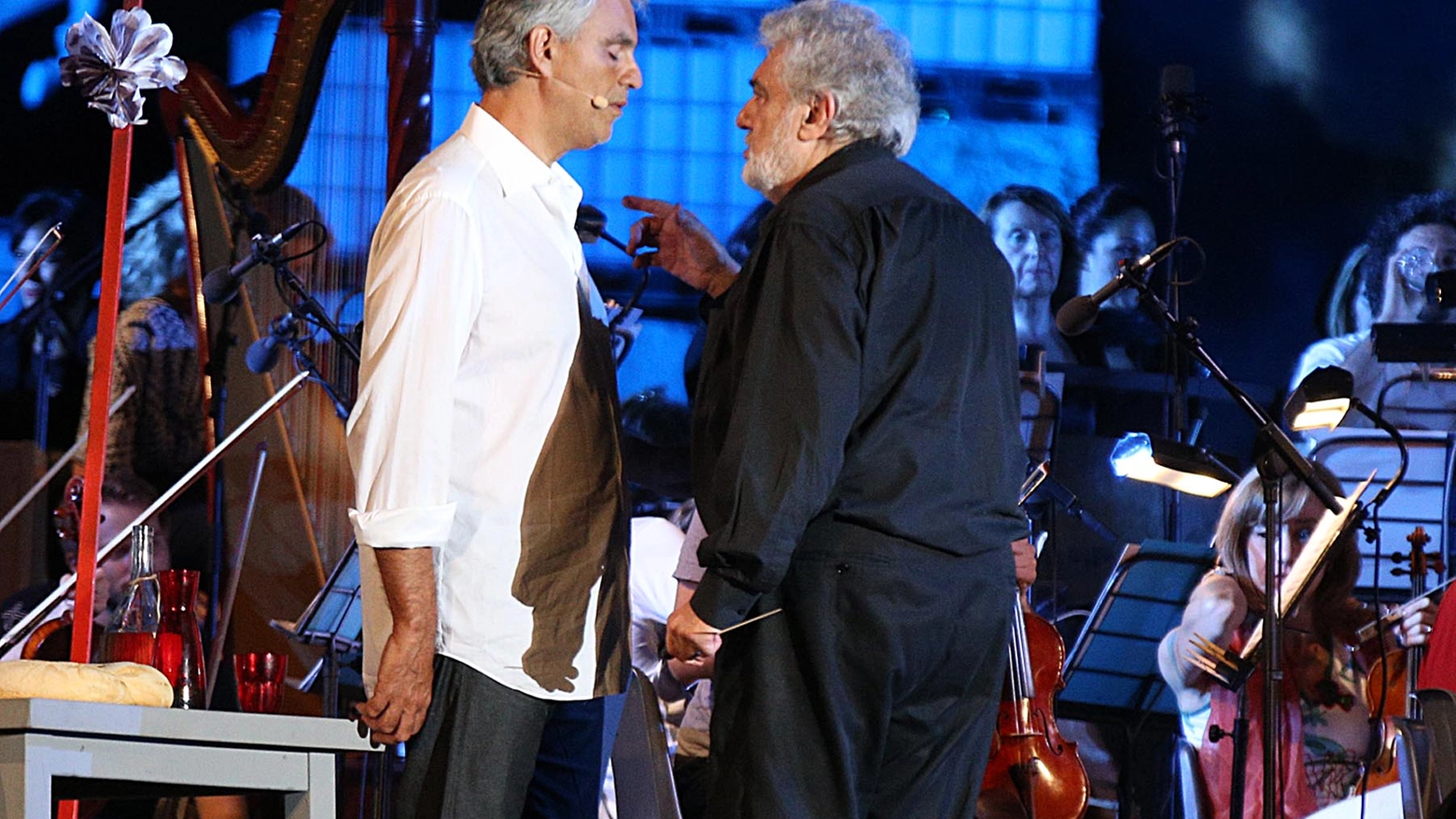 Andrea Bocelli e Placido Domingo sul palco del Teatro del Silenzio