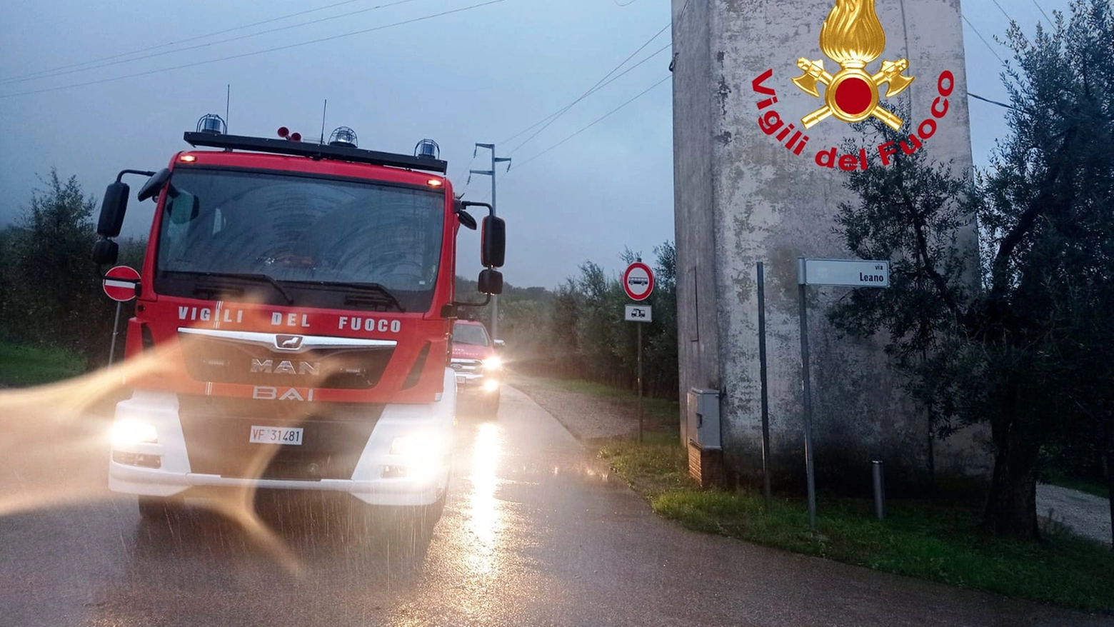 Vigili del fuoco intervenuti a Vinci per un incendio a una cabina elettrica
