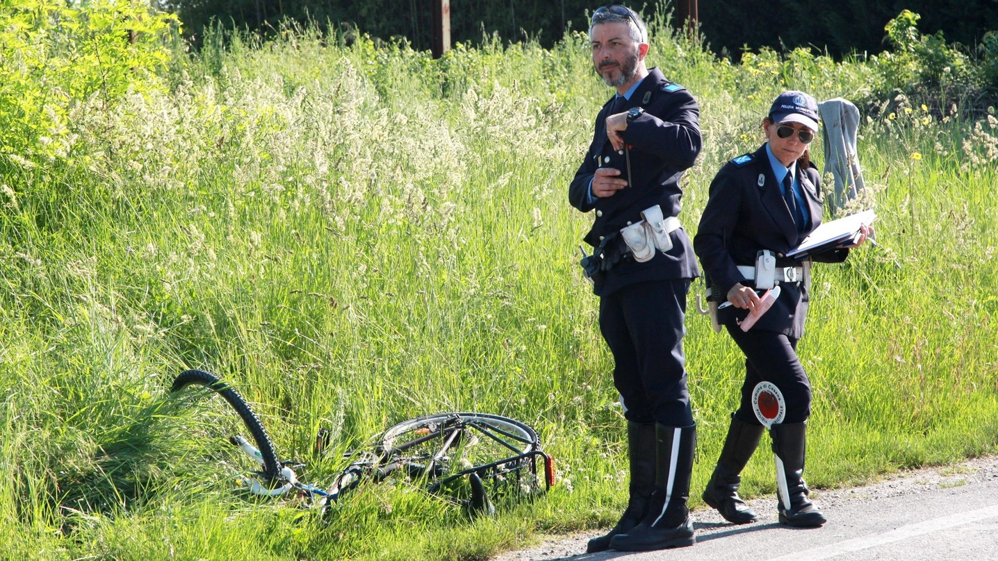 La polizia municipale sul luogo dell’incidente a Cesena (foto Ravaglia)