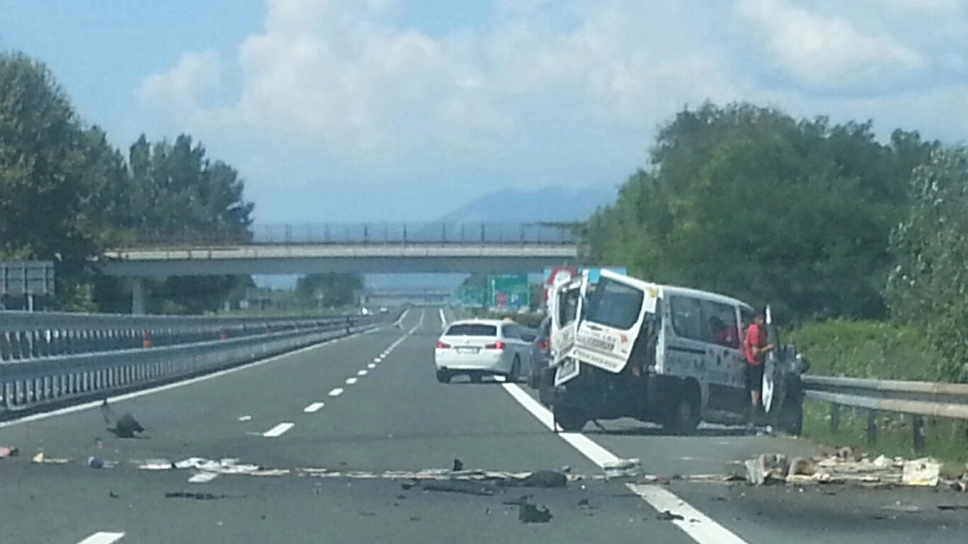 Viareggio: pauroso incidente in autostrada