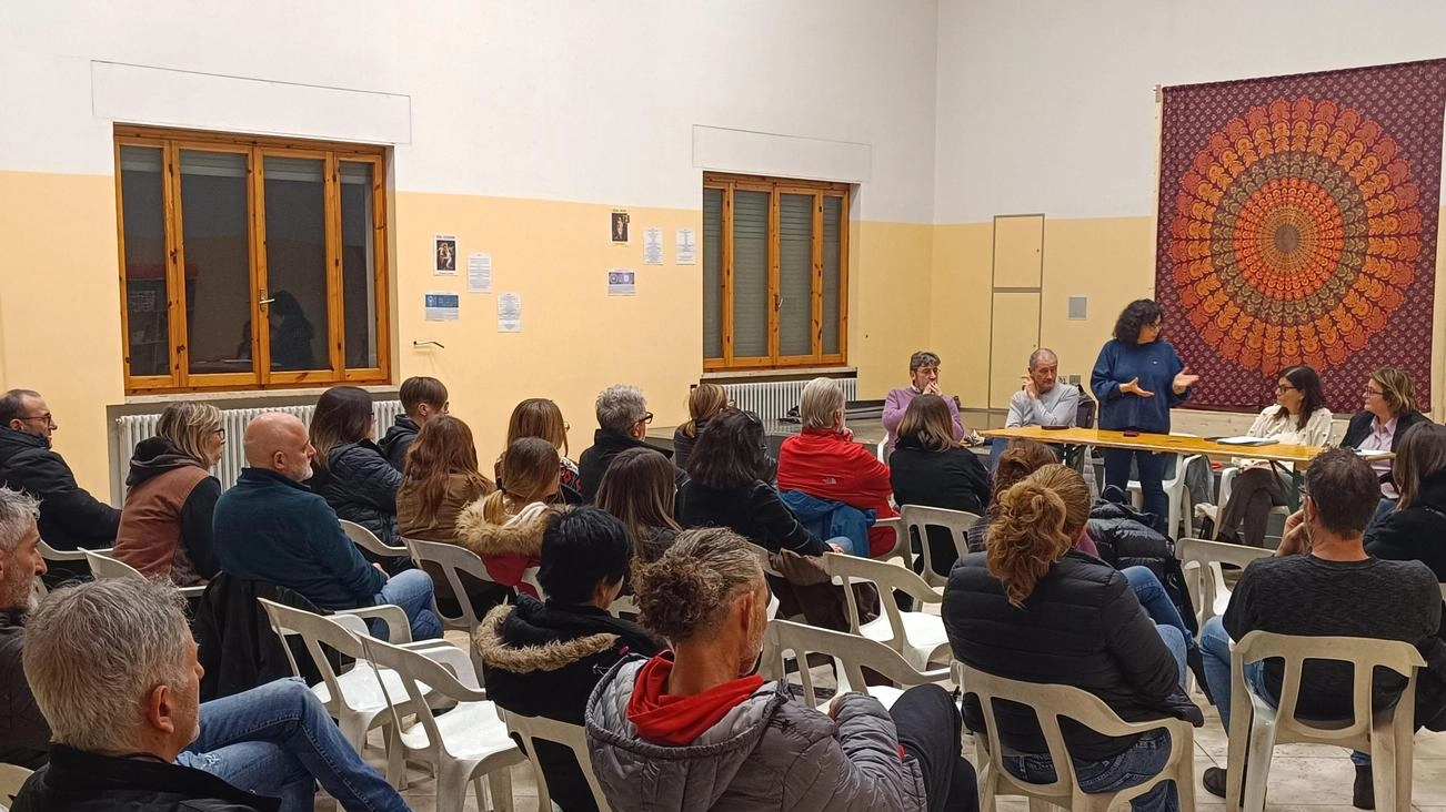 Marconi, patto tra Comuni: "Servono più investimenti". Flash mob davanti a scuola Marconi, patto tra Comuni: "Servono più investimenti". Flash mob davanti a scuola