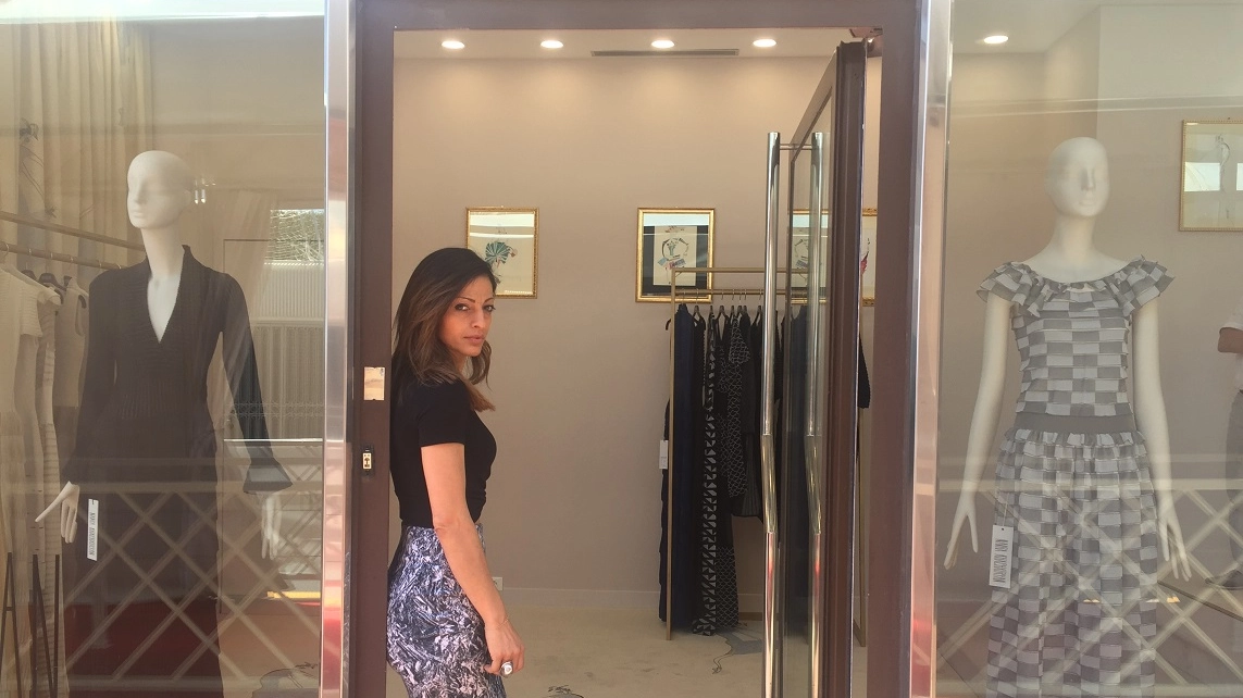 Naira Khachatryan nel suo "temporary shop" di Cannes