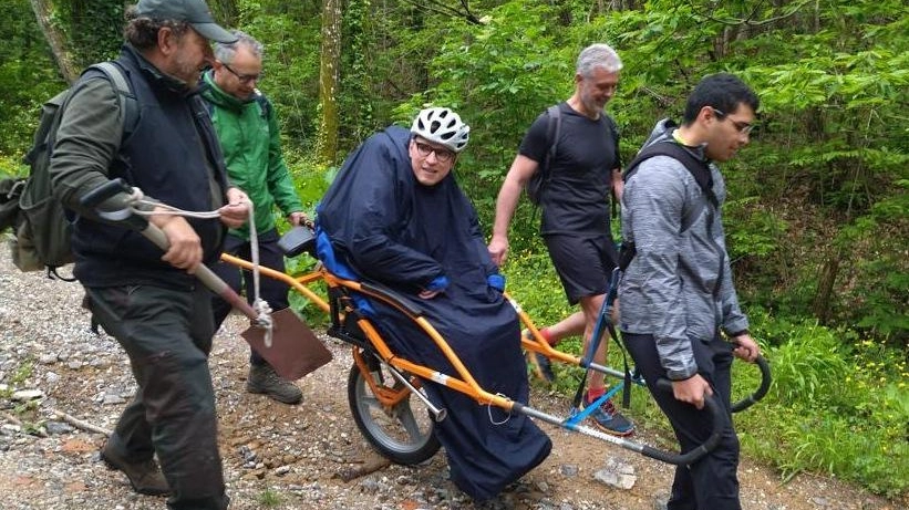 Andar per colli con la ’joelette’  Anche i disabili lungo i  sentieri