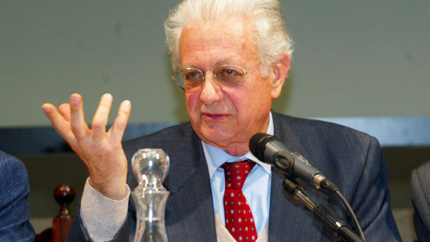 Luigi Berlinguer durante un convegno in tribunale a Siena