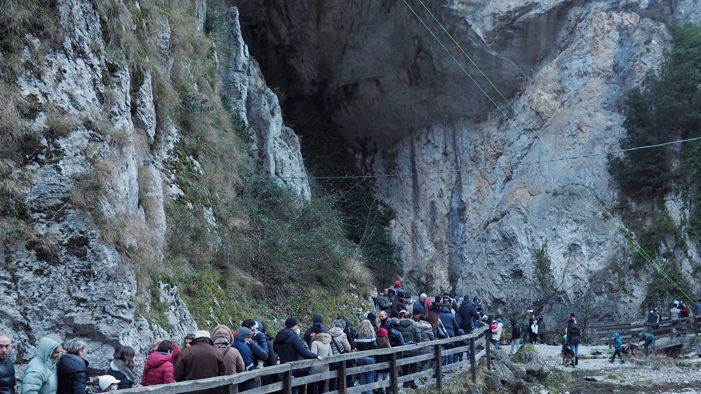 L’ingresso delle Grotte di Equi, in comune di Fivizzano