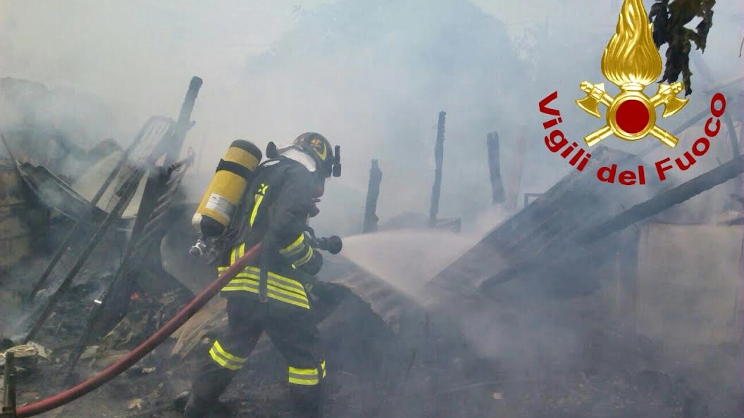 L'intervento dei vigili del fuoco a Dogana di Ortonovo