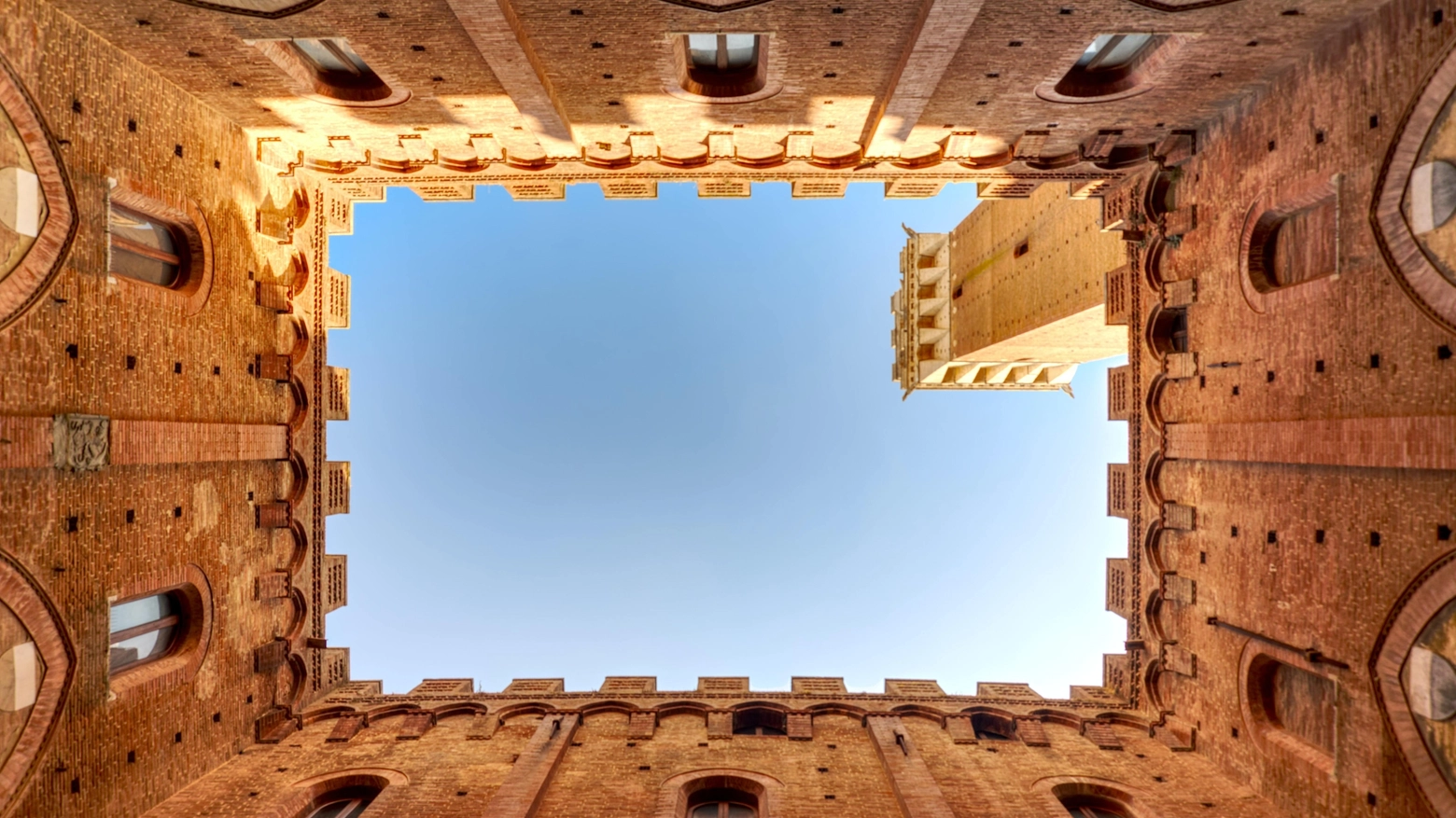 ’Visit Siena’ con un assistente virtuale L’innovativo portale per il soggiorno ’Visit Siena’ con un assistente virtuale L’innovativo portale per il soggiorno