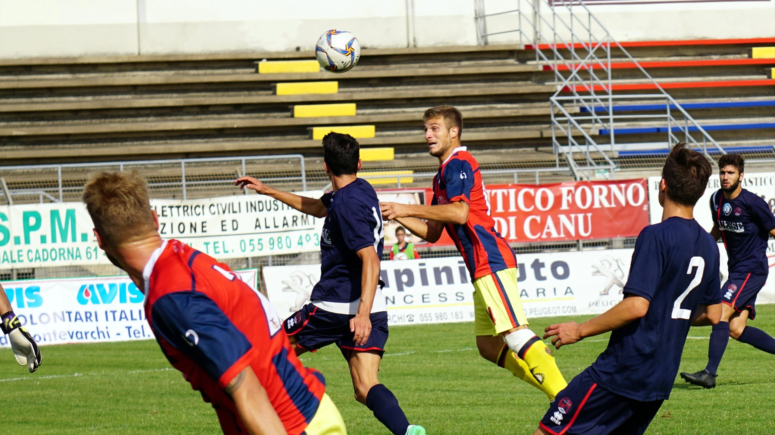 Scharoli segna il terzo gol del Montevarchi