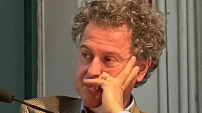 "Uno sguardo al presente per costruire il futuro" "Uno sguardo al presente per costruire il futuro"