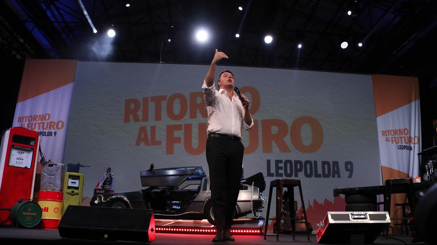Matteo Renzi alla Leopolda 9 (foto NewPressPhoto)