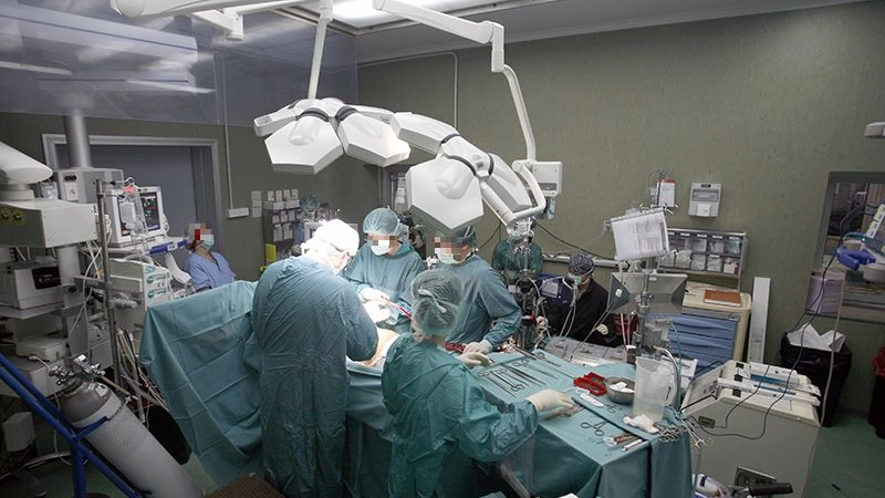 L'intervento da record ha impegnato i chirurghi per 18 ore