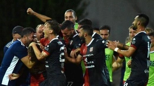 Carrarese Primo stop del campionato. Azzurri spreconi, Torres capolista solitaria Carrarese Primo stop del campionato. Azzurri spreconi, Torres capolista solitaria