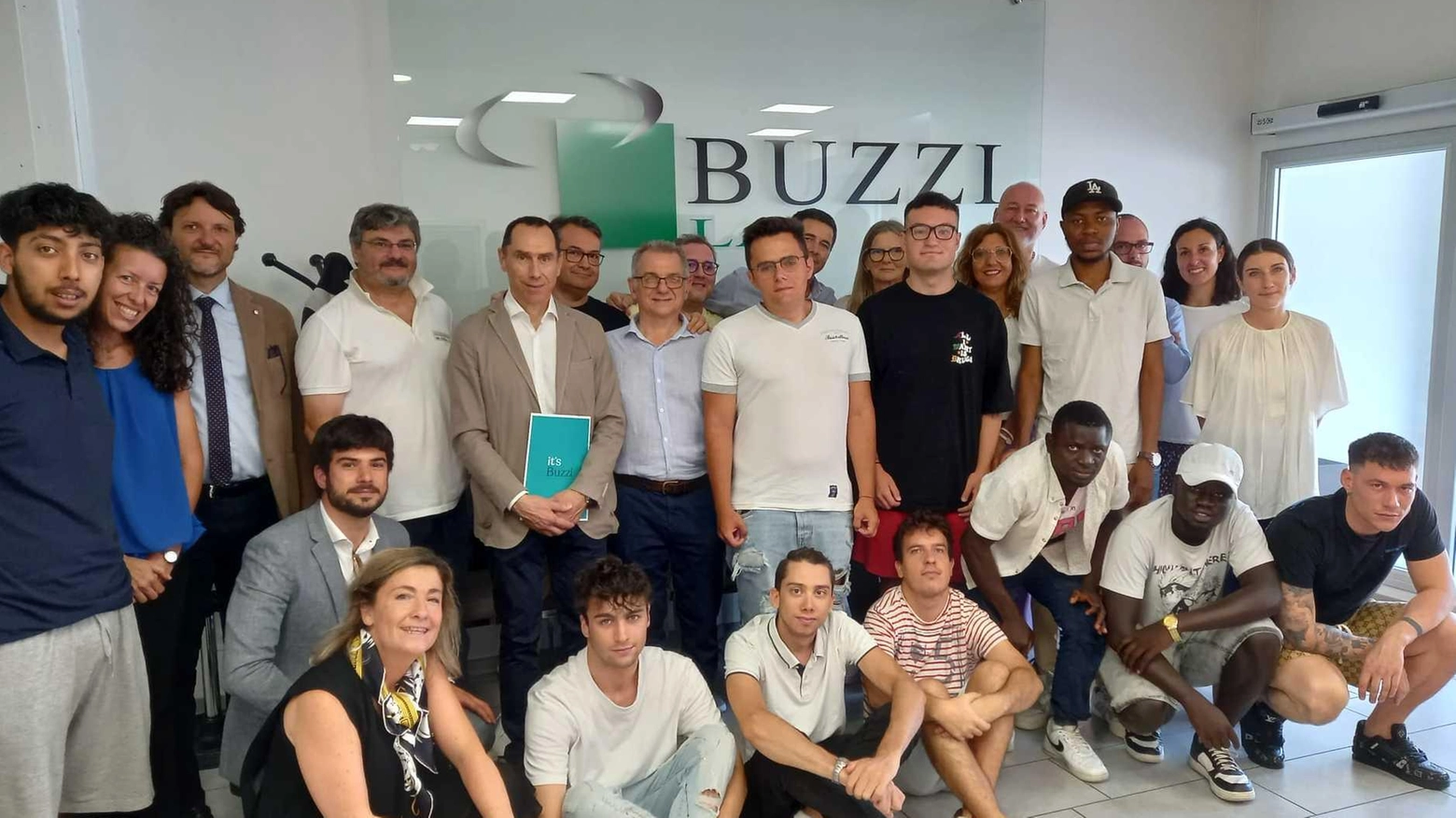 Il Buzzi sforna manodopera In trenta sono già assunti Il Buzzi sforna manodopera In trenta sono già assunti