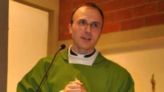 Don Simone Amidei parroco di Santa Maria Madre della Chiesa
