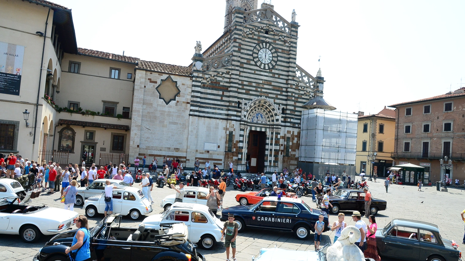 Il raduno ha fatto tappa in piazza del Duomo