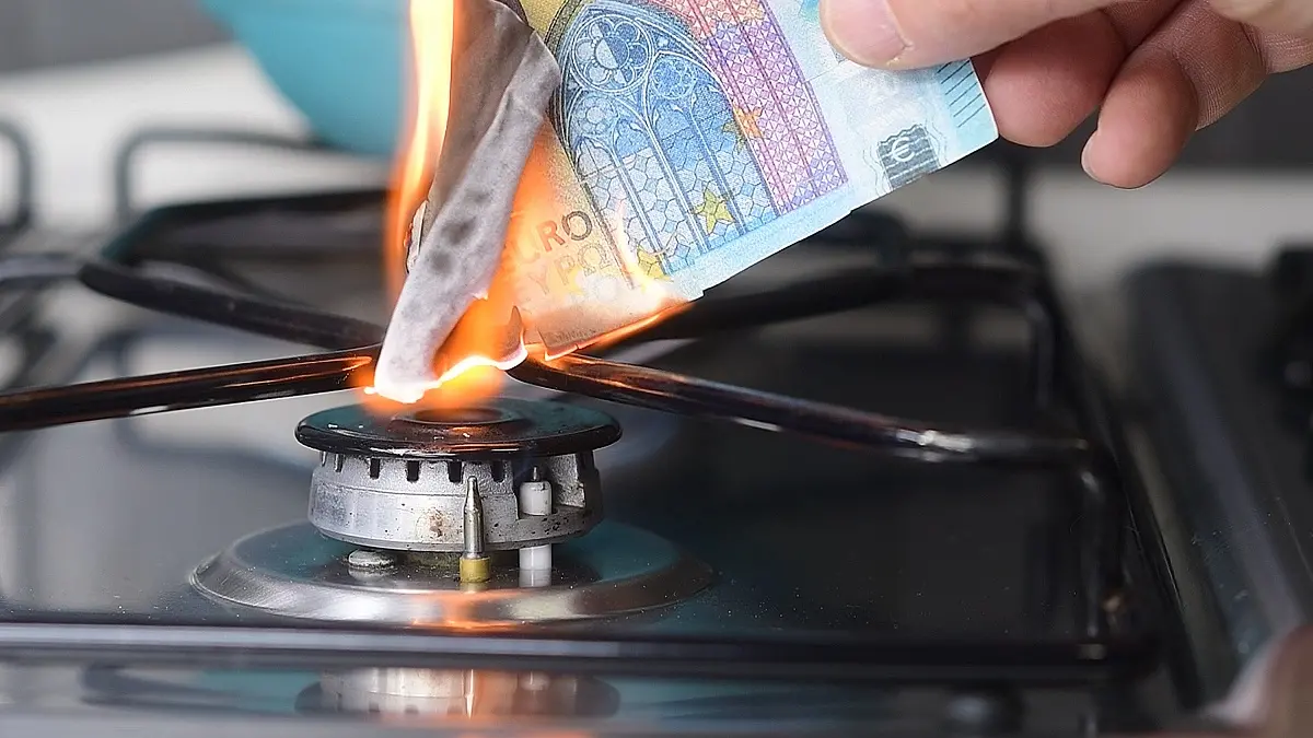 Caro bollette: nel 2022 i toscani hanno speso 2.800 euro per luce e gas