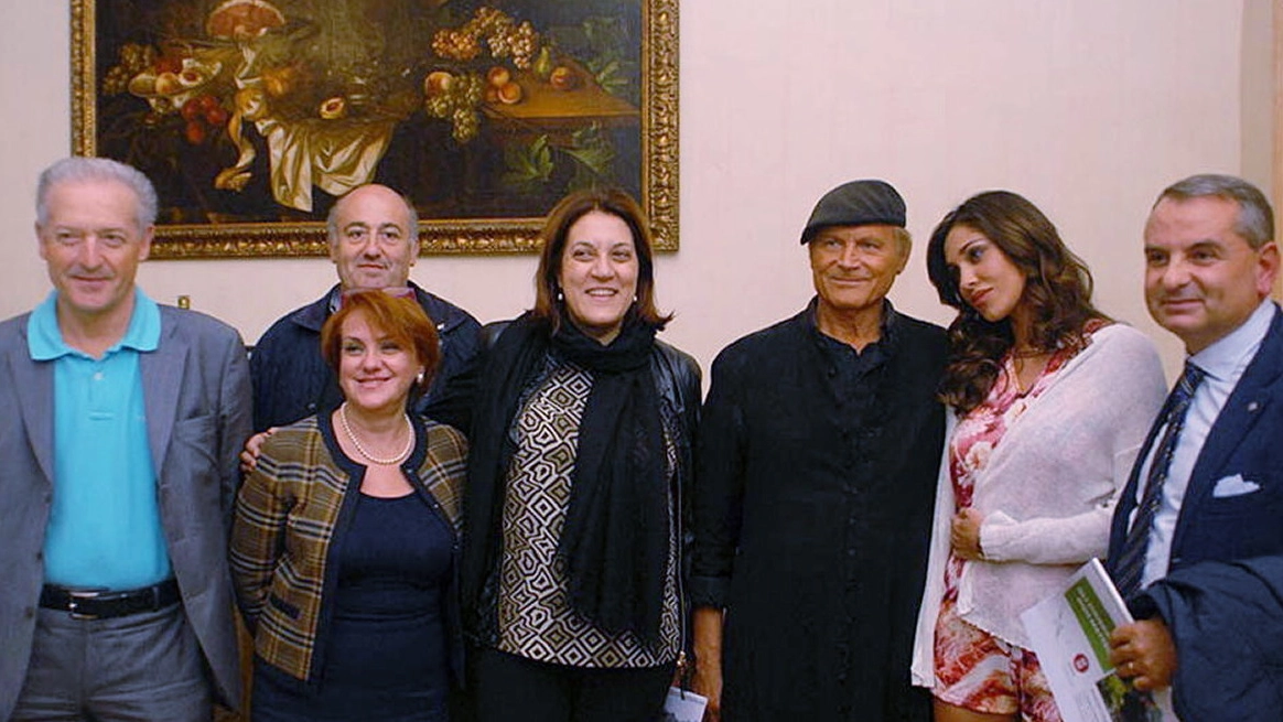 La foto-ricordo della presidente della Regione Catiuscia Marini con gli attori di «Don Matteo»