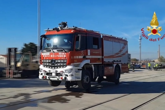 Il nuovo mezzo bimodale dei vigili del fuoco