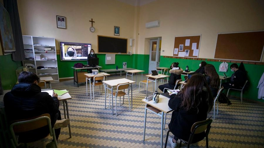 Studenti tornano a scuola nell'istituto scolastico Pio IX Aventino, Roma, 10 gennaio 2022