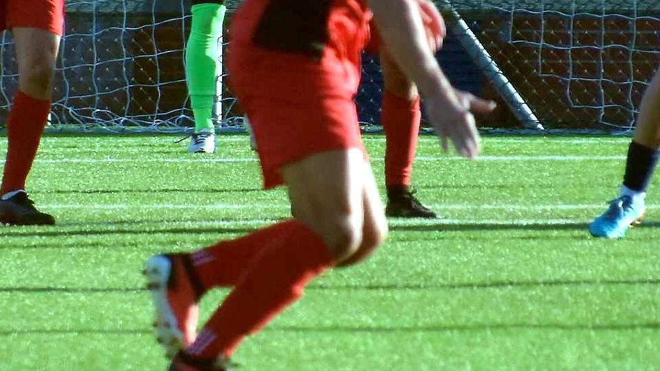 Il Viareggio vince 3-1 contro il Castelnuovo grazie a un rigore di Fazzini e ai gol di Scaranna e Brega. I garfagnini reagiscono con Baroncini, ma non basta. Partita equilibrata e vibrante.
