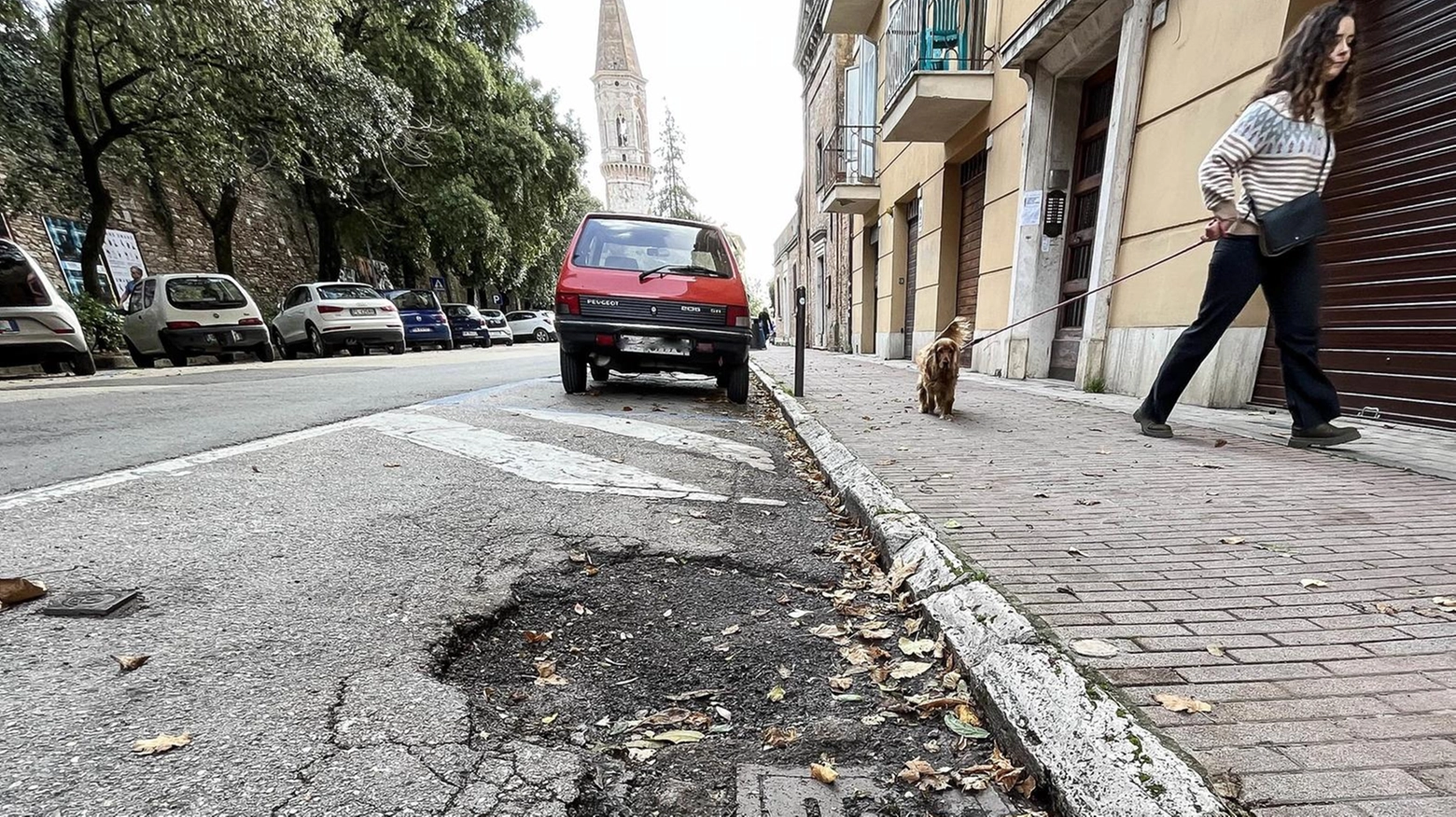 Tombini, manutenzione ko: "Forazze ostruite da detriti. Così le strade si allagano" Tombini, manutenzione ko: "Forazze ostruite da detriti. Così le strade si allagano"
