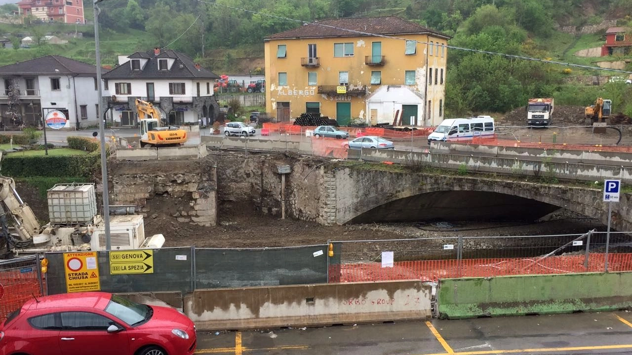 Il cantiere per la realizzazione dei nuovi ponti sul torrente Pogliaschina