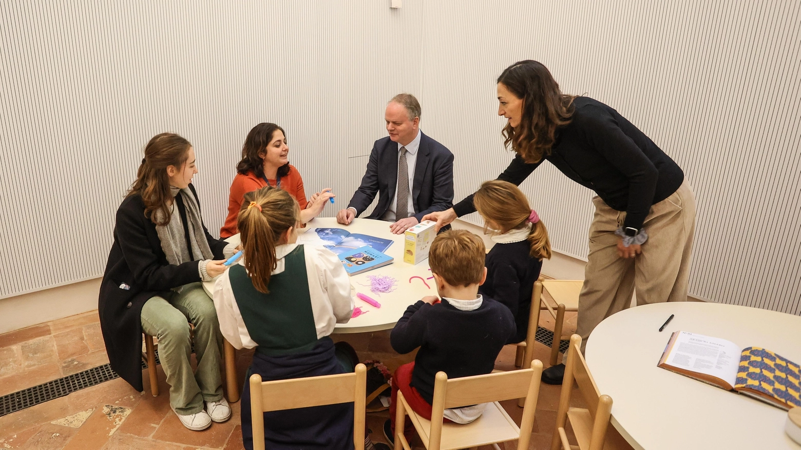 Nella giornata internazionale dei diritti delle persone con disabilità presentato il libro tattile dedicato alla “Velata” di Raffaello
