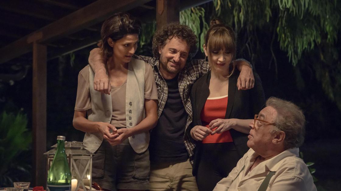 Pare parecchio parigi cast