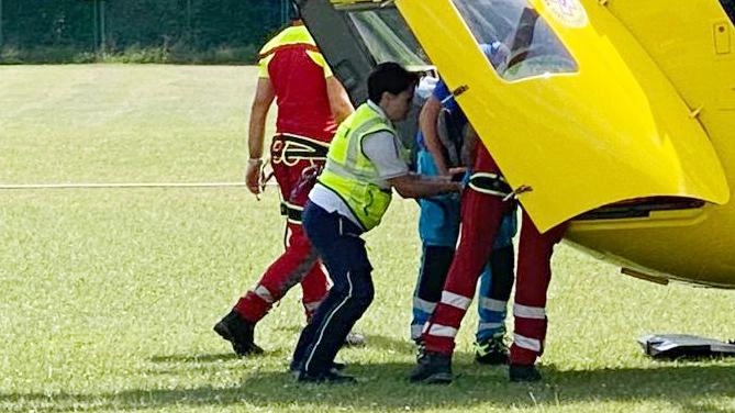 L’uomo di 53 anni, secondo una prima ricostruzione, stava lavorando in un silos. Avviata la procedura per fare luce su quanto accaduto nell’azienda agricola.