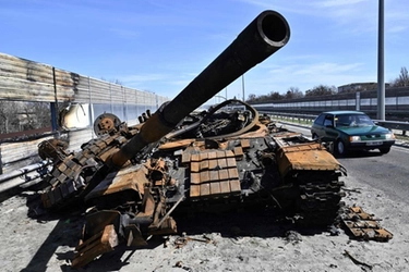"Dare tank e jet a Kiev è un rischio. La Nato al limite della linea rossa"