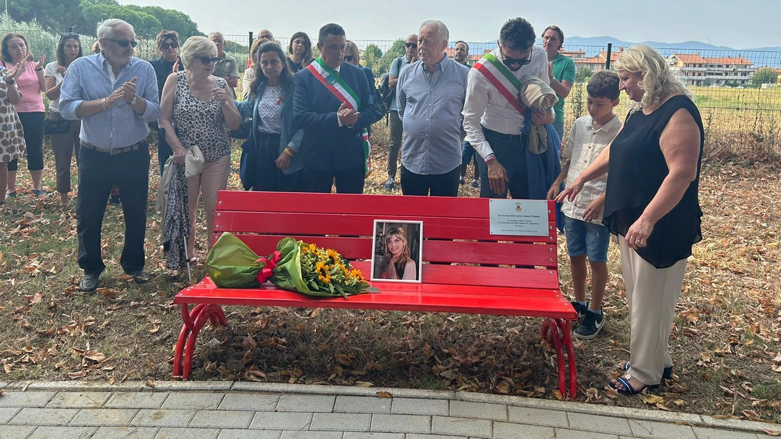 No alla violenza di genere. Una panchina rossa a Iolo No alla violenza di genere. Una panchina rossa a Iolo