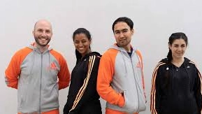 Campriani con i tre rifugiati che allena (da OlympicChannel)
