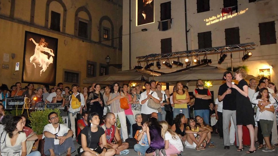La rassegna della Cooperativa Archeologica. Gli appuntamenti da domani alle 20,30. Un tour in Oltrarno, il quartiere più cool del mondo secondo "Lonely Planet".