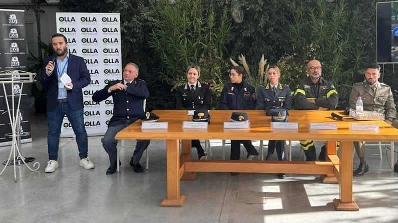 In foto Matteo Giusti, consigliere provinciale con delega della rete scolastica provinciale, insieme ai rappresentanti delle forze dell’ordine In foto Matteo Giusti, consigliere provinciale con delega della rete scolastica provinciale, insieme ai rappresentanti delle forze dell’ordine