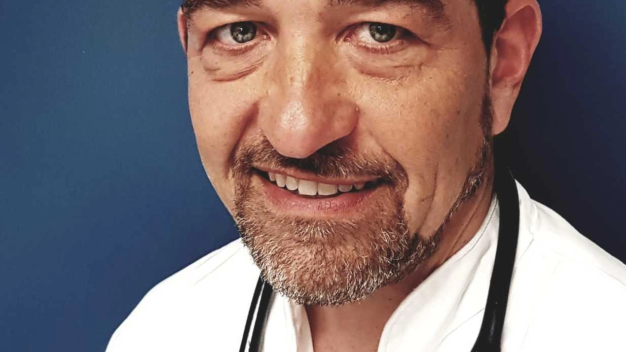 Il professore ha studiato e lavorato a Londra prima di rientrare in Italia Il professore ha studiato e lavorato a Londra prima di rientrare in Italia