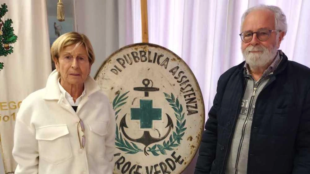La presidente della Croce Verde Carla Vivoli con Ferruccio Puccinelli, responsabile del dipartimento sociale La presidente della Croce Verde Carla Vivoli con Ferruccio Puccinelli, responsabile del dipartimento sociale
