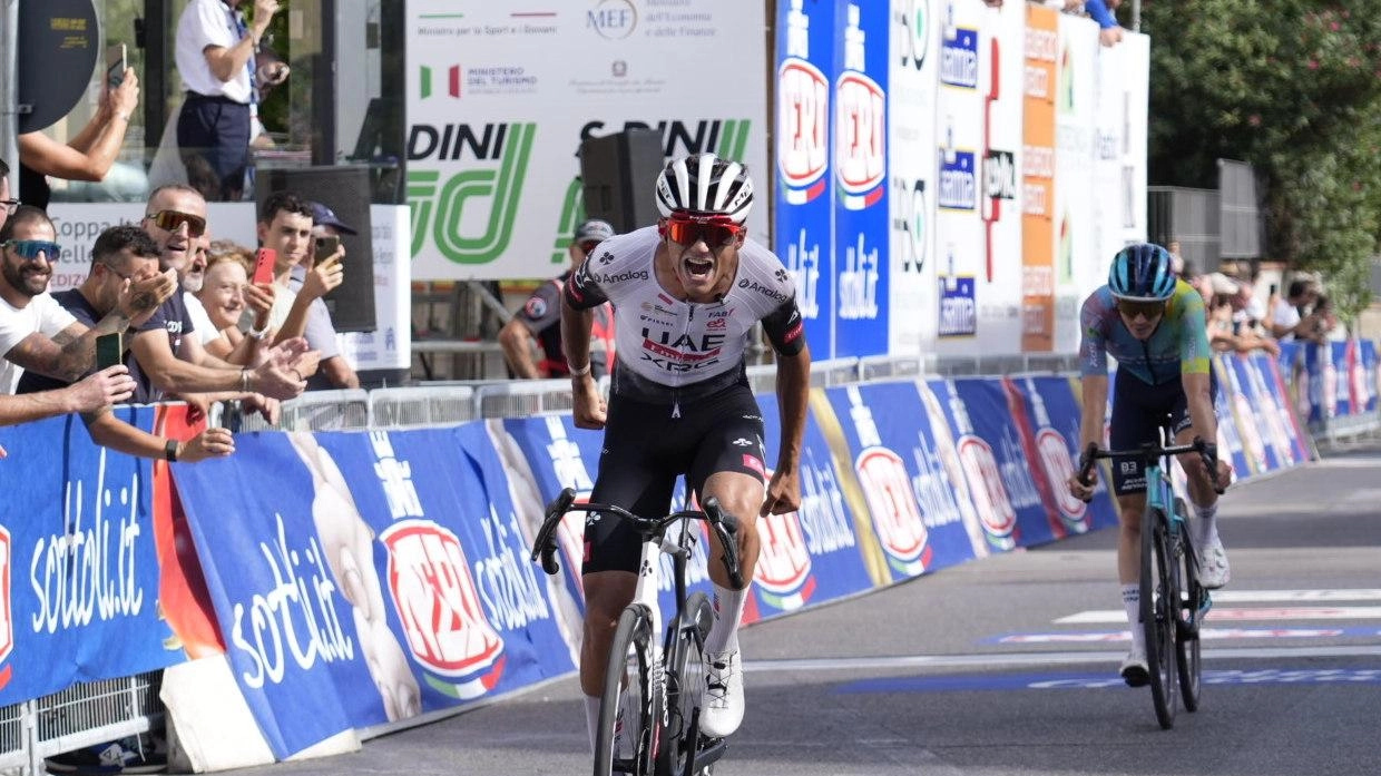 Tutta la grinta di Isaac Del Toro nella volata vincente (Stabbia foto) Tutta la grinta di Isaac Del Toro nella volata vincente (Stabbia foto)