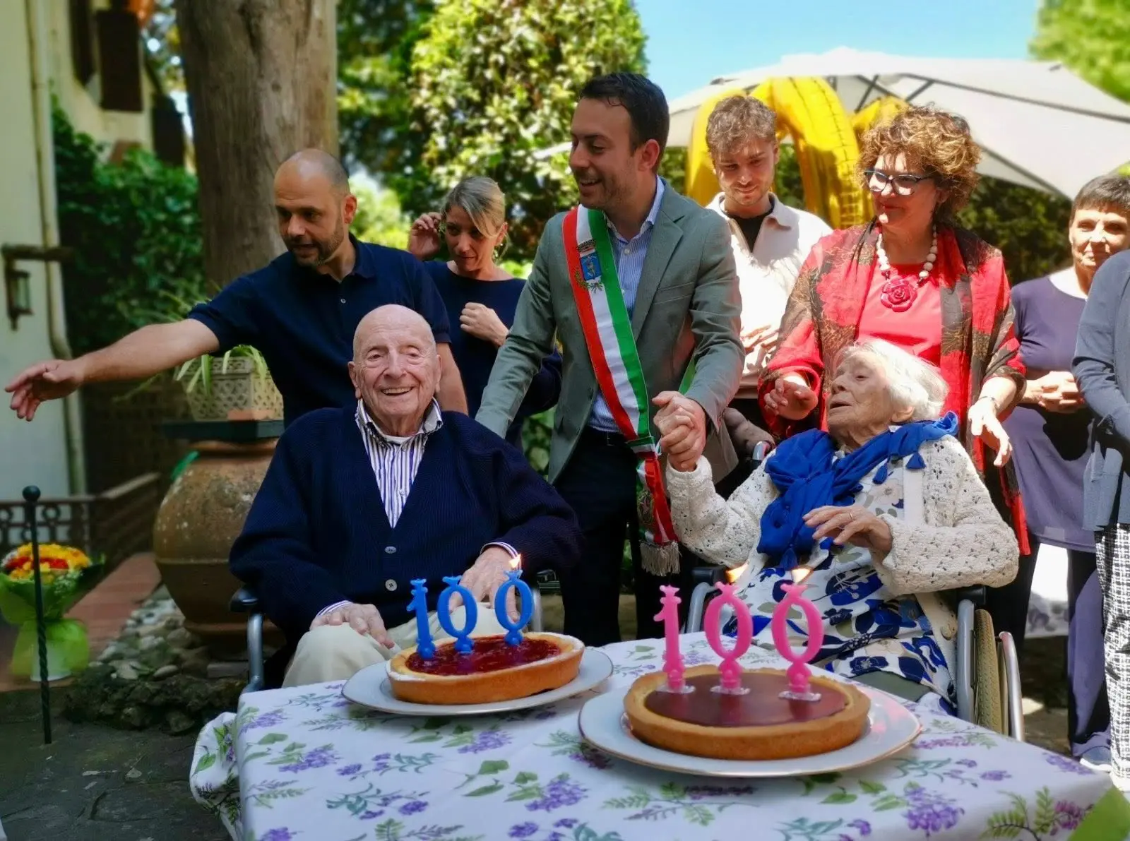 Un compleanno da record: Paola e Paolo, i due gemelli festeggiano 100 anni