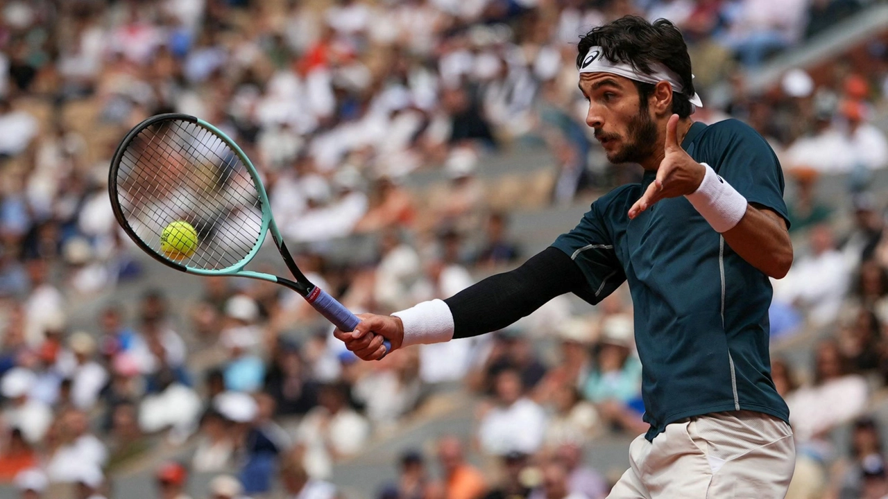 Lorenzo Musetti durante i quarti di finale del Roland Garros 2025 contro Tiafoe (Ansa) Lorenzo Musetti durante i quarti di finale del Roland Garros 2025 contro Tiafoe (Ansa)