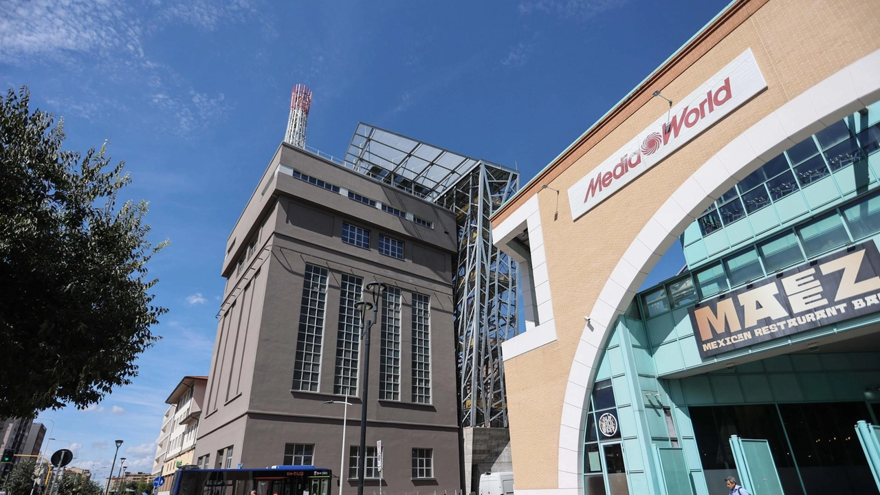 Per la prima giunta programmatica, l’esecutivo sceglie quella che fu la sede della Fiat a Novoli "Darò mandato a un esperto in progettazione artistica di trasformarla in una factory. Come a L’Havana" . Per la prima giunta programmatica, l’esecutivo sceglie quella che fu la sede della Fiat a Novoli "Darò mandato a un esperto in progettazione artistica di trasformarla in una factory. Come a L’Havana" .