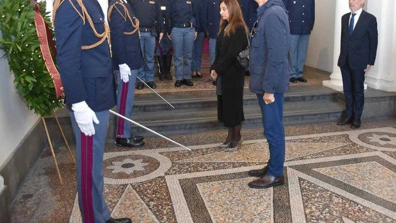 Il questore Giobbi alla cerimonia in ricordo dei caduti Il questore Giobbi alla cerimonia in ricordo dei caduti