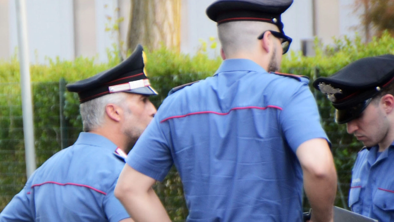 Carabinieri in una foto di repertorio. La persona è stata trovata senza vita in un appartamento di Capannori Carabinieri in una foto di repertorio. La persona è stata trovata senza vita in un appartamento di Capannori