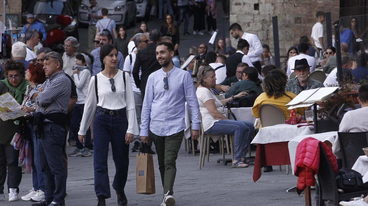 Turisti in centro a Siena: presto il nuovo regolamento comunale Turisti in centro a Siena: presto il nuovo regolamento comunale