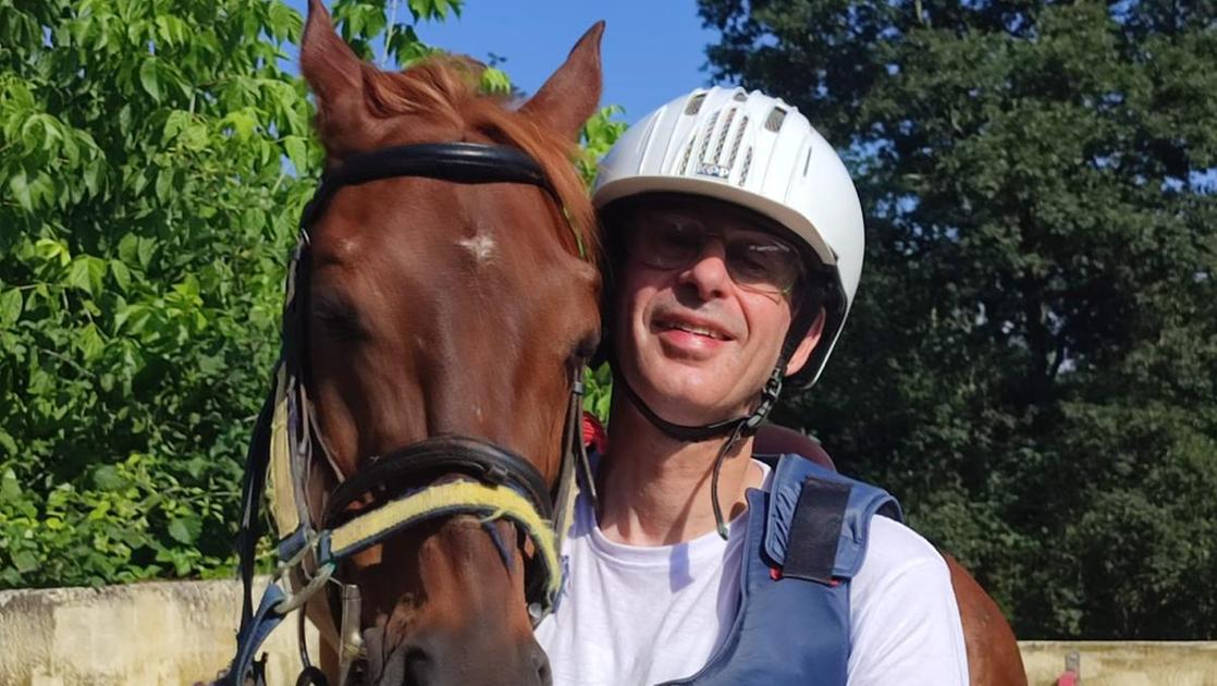 Fabio Ulivastri, il cavaliere senza vista che conquista podi: “Con il cavallo giusto si può fare tutto” Fabio Ulivastri, il cavaliere senza vista che conquista podi: “Con il cavallo giusto si può fare tutto”