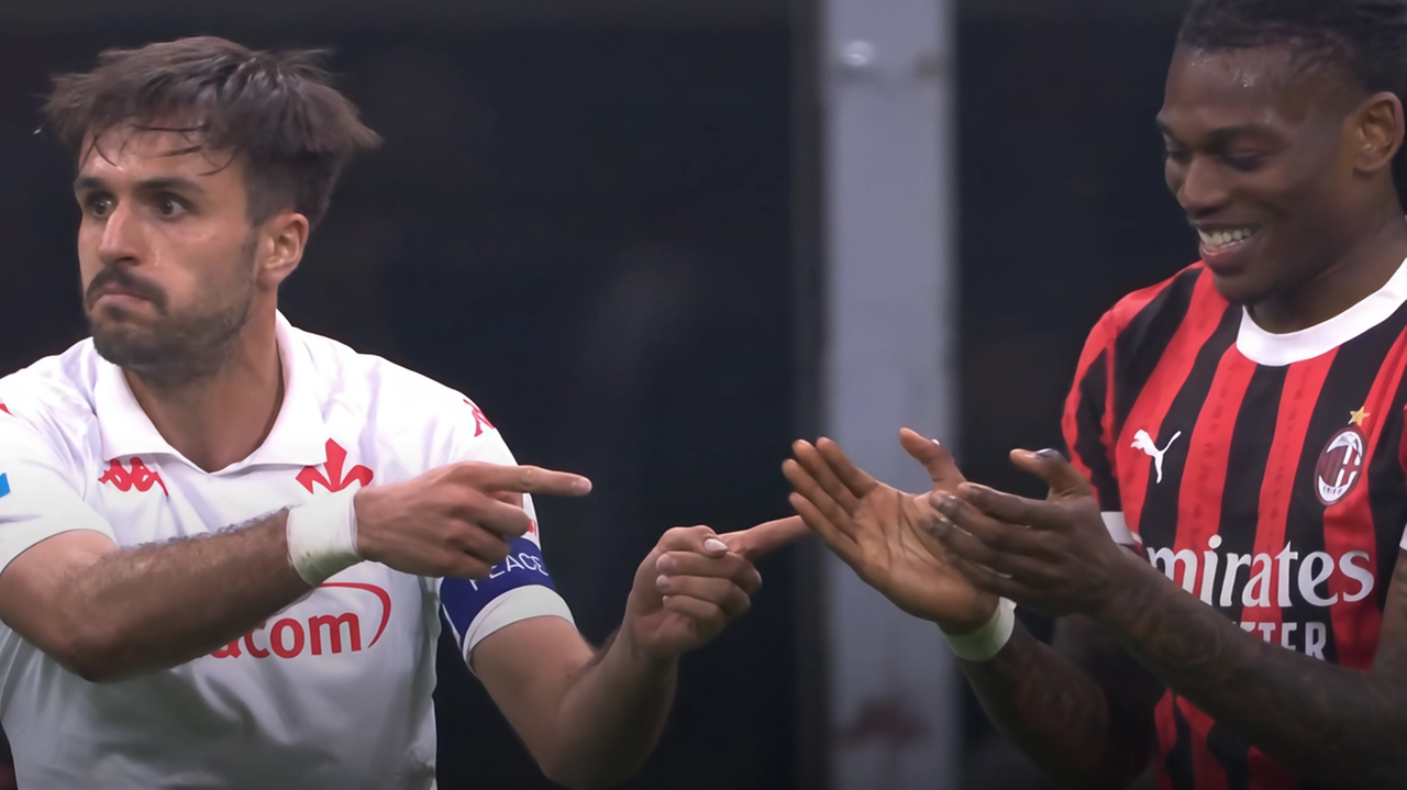Il frame dalla tv che riprende il richiamo di Ranieri all’arbitro Ayroldi per l’applauso di Leao: l’attaccante è stato ammonito per l’episodio