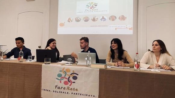 In foto i ragazzi e le ragazze dell’associazione Farerete In foto i ragazzi e le ragazze dell’associazione Farerete