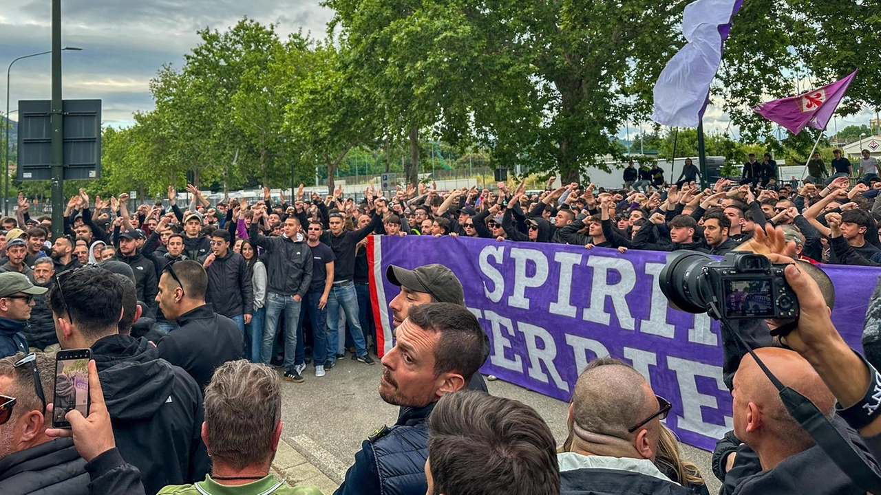 Fiorentina: la Curva Fiesole carica la squadra per la sfida contro il Betis Siviglia