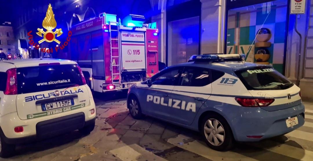 https://www.lanazione.it/image-service/view/acePublic/alias/contentid/M2FhMTQ3MzctYjZlMS00/0/vigili-del-fuoco-e-polizia-sul-luogo-del-furto.jpeg?f=1.90:1&w=1200