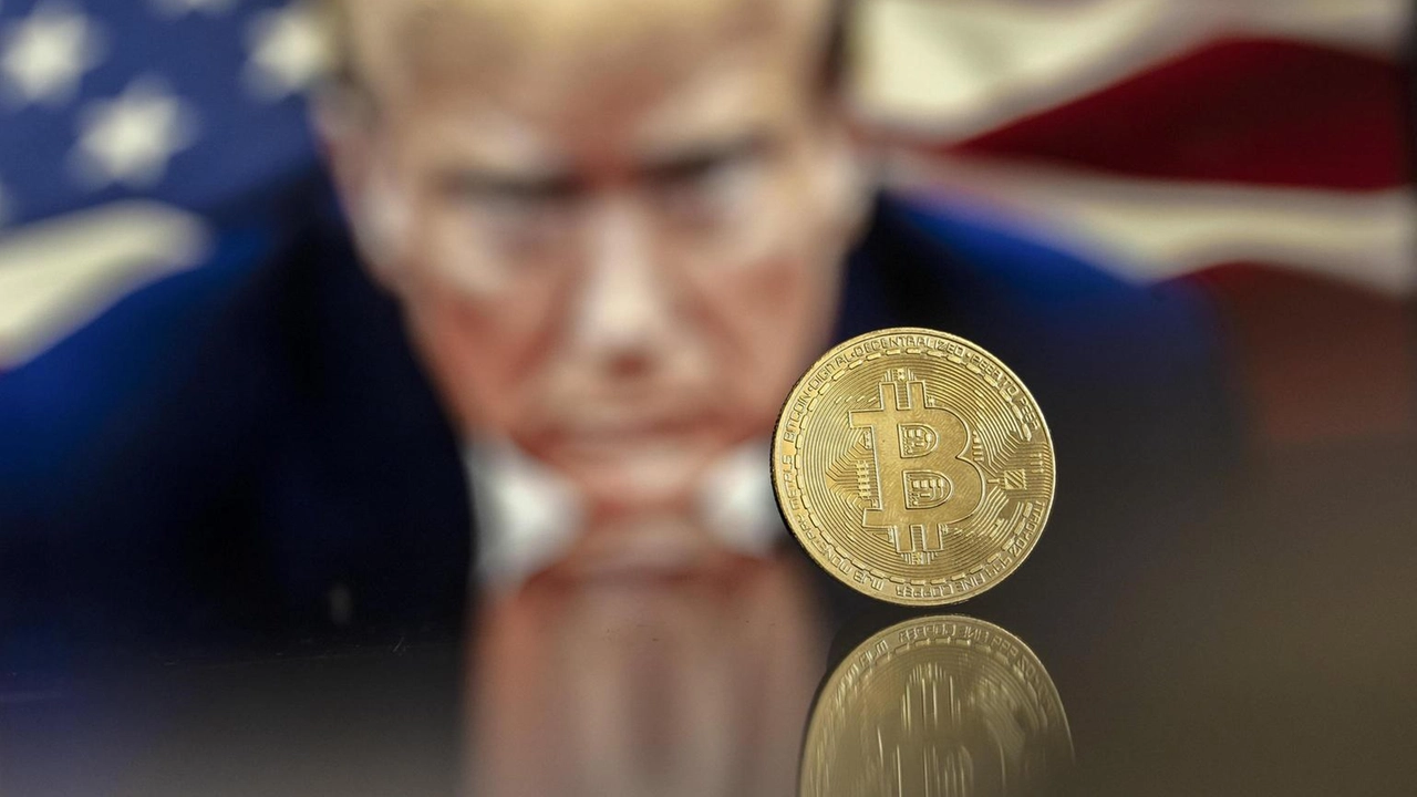 Il governatore della Banca di Francia critica i bitcoin come asset rischiosi e promuove l'euro digitale. Il governatore della Banca di Francia critica i bitcoin come asset rischiosi e promuove l'euro digitale.