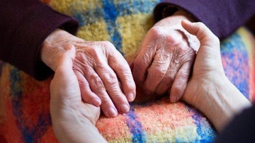 Lavoro domestico, in Toscana si spendono 713 milioni l’anno per badanti e colf